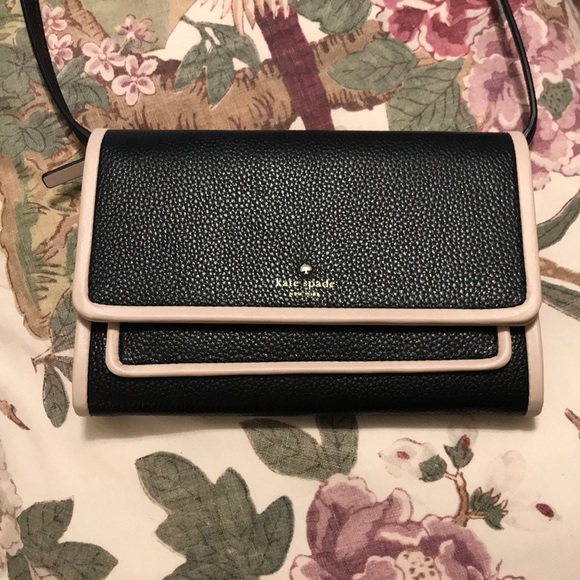 kate spade Handbags - Kate Spade Wallet Crossbody